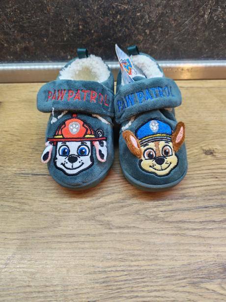 Papučky nové, tesco,23