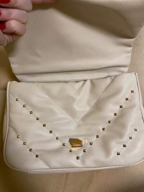 Béžová kabelka, ccc