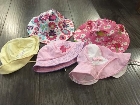 Klobúky,šatky,