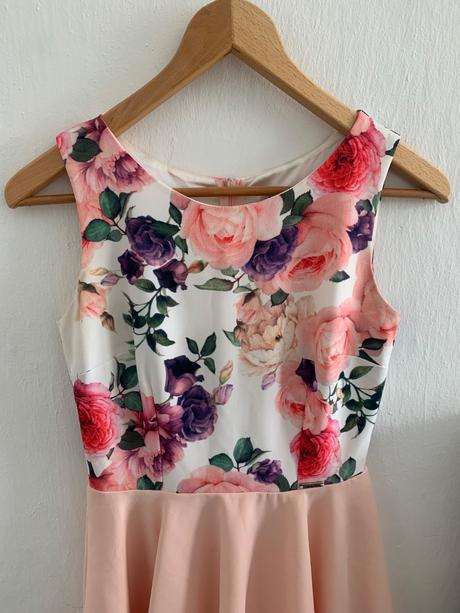 Krásne dámske spoločenské šaty, s