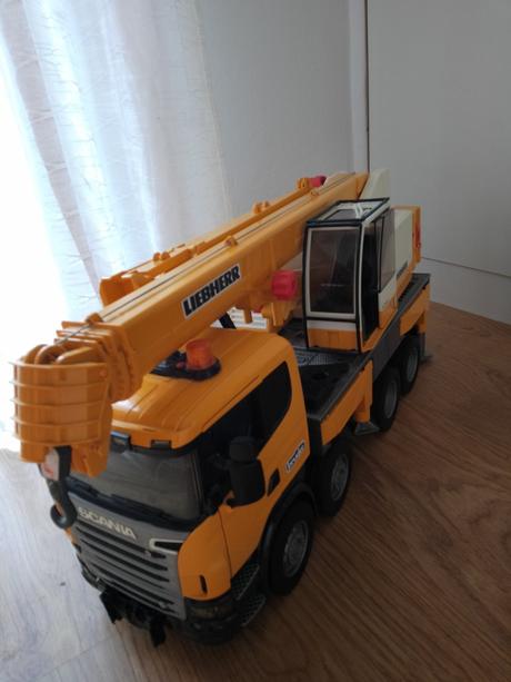 Bruder žeriav 3570, 