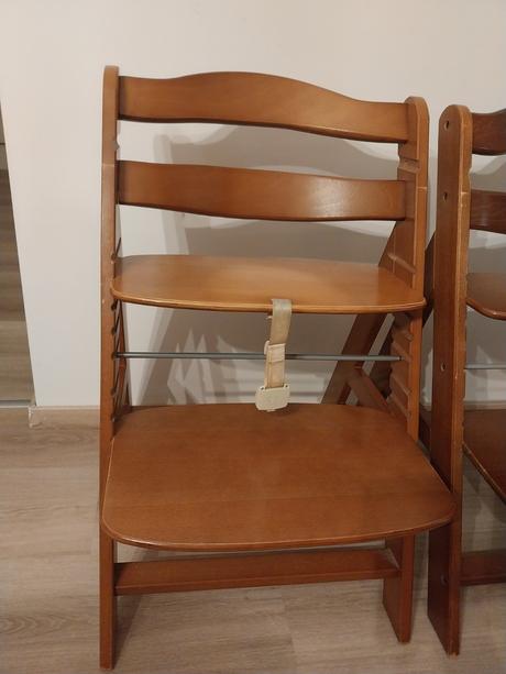 Rastúca drevená stolička, hauck
