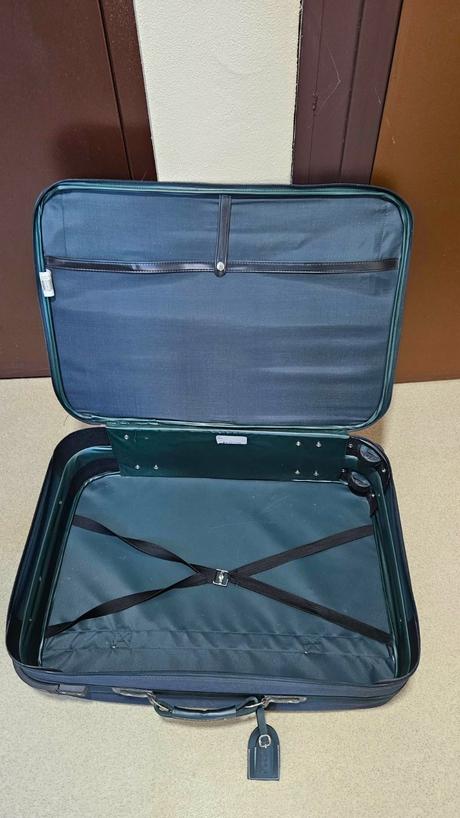 Velky, lahky cestovny kufor 70x50x20 cm, 