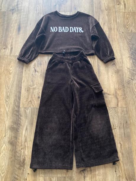 Dievčenský set nohavíc a mikiny, 134