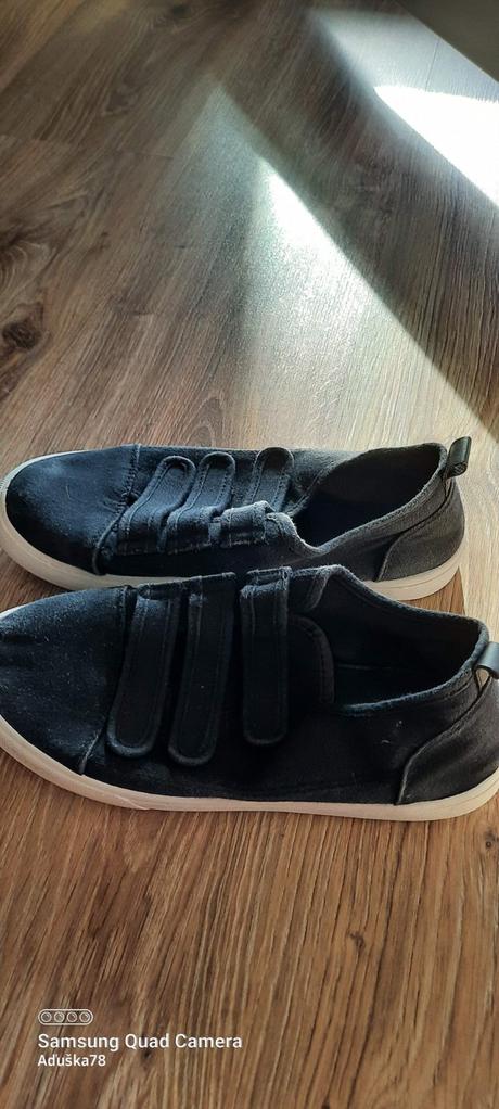 Čierne plátenky, 38