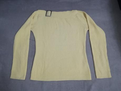 Žltý sveter s prackou, s