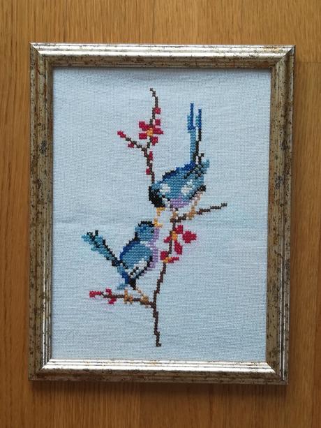 Obrazy- vyšívané vtáčiky na bielom podklade, 