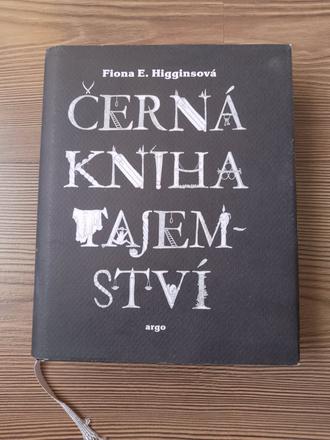 Fiona e. higginsová - černá kniha tajemství, 
