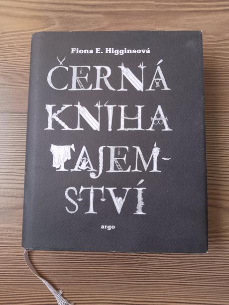 Fiona e. higginsová - černá kniha tajemství, 