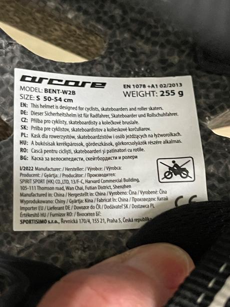 Prilba na bicykel, s