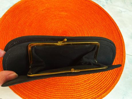 Listová spoločenská kabelka, 