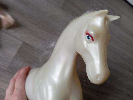 Bábika, dieťa a 2 kone, 