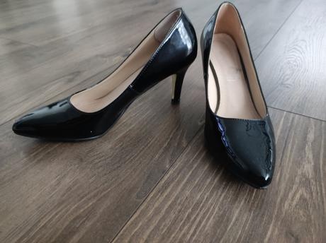 Lesklé lodičky, 39