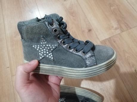 Semišove topánky, 25