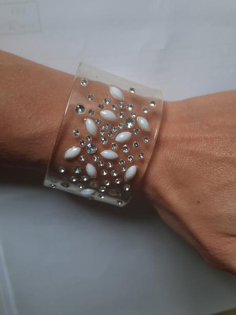 Dámske a dievčenské náramky,