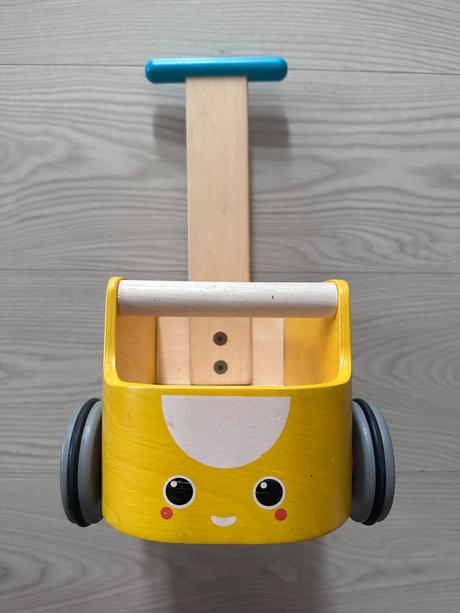 Drevená hračka autobus,