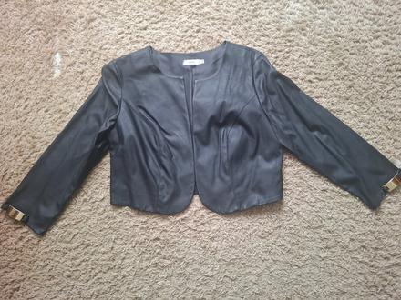 Koženkové bolerko, 44