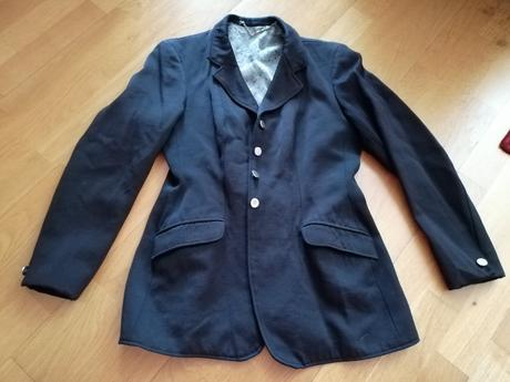 Čierne sako, 40