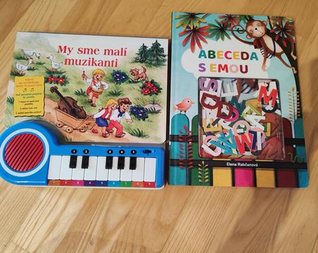 Kniha s klavírom,