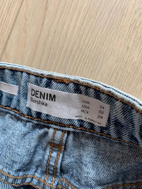 Kraťasy zn. bershka s vysokým pásom, bershka,34