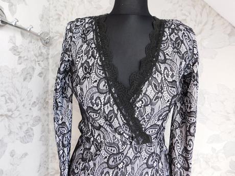 Velmi pekne čipkovane šaty, 36