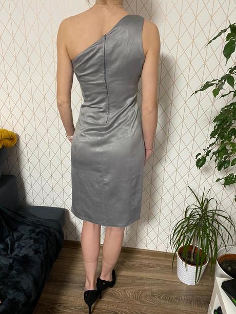 Spoločenské šatičky na jedno rameno, s