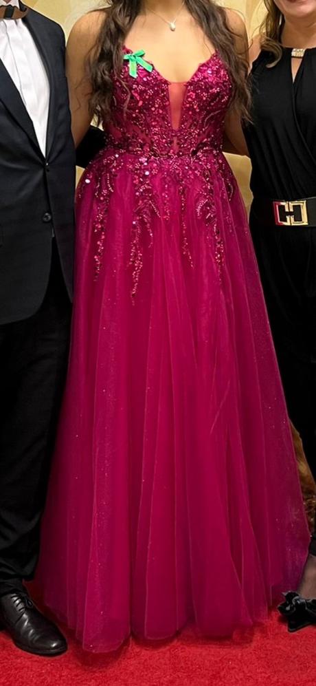 Spoločenské šaty, 176