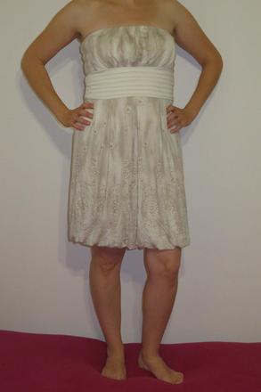 Letné šaty bez ramienok, s