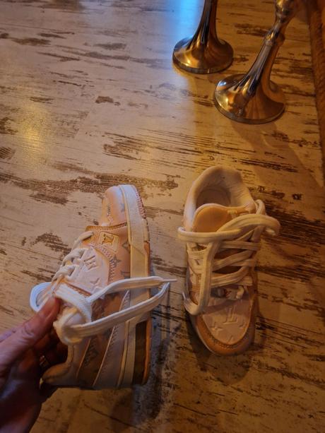 Dievčenské tenisky, 32