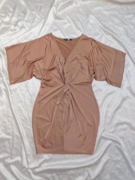 Boohoo velmi pekne šaty, 36