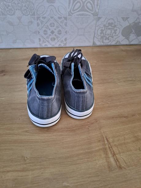 Tenisky vd 21 cm, 33