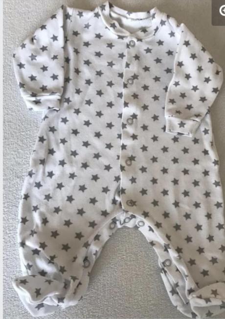 Biele pyzamko so sivymi hviezdickami top stav, 62
