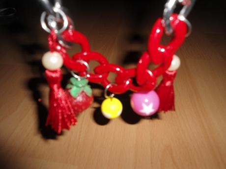 Letny jahodkovy nahrdelnik, 