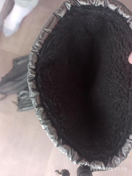 Vyteplené čižmy, 39