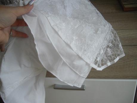 Čipkované šaty, 38