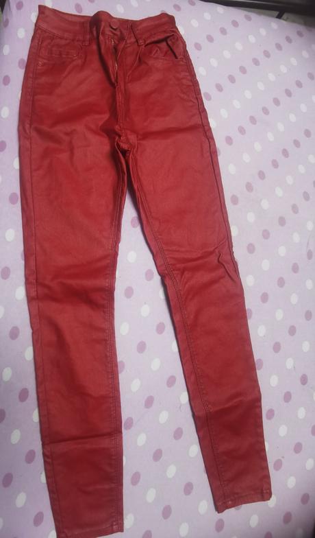 Nohavice lesklé červené, fishbone,m