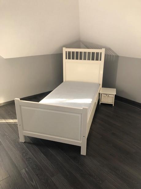 Posteľ s matracom a nočným stolíkom, šírka (cm): 90,dĺžka (cm): 200