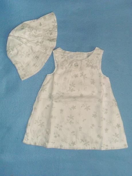 Nenosené šaty s klobúčikom - in extenso, 62