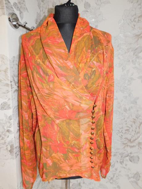 Velmi pekna bluzka, 42