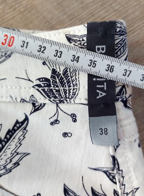 Čiernobiela sukňa bonita, 38