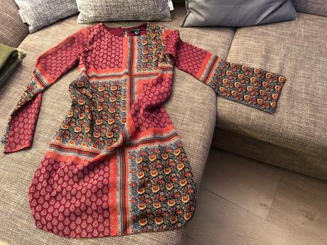 Farebne šaty zn. atmosphere, veľkosť 34, atmosphere,34