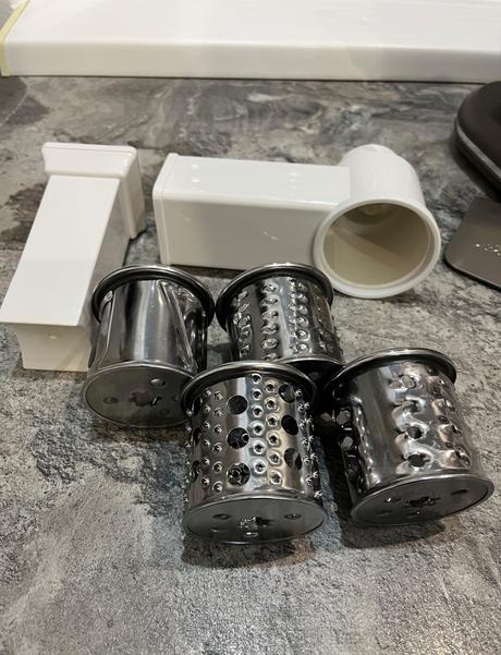 Kuchynský robot eta gratussino bravo ii 0023 90070, eta