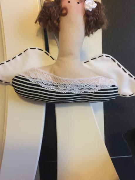 Maly anjel-tilda na zavesenie, 