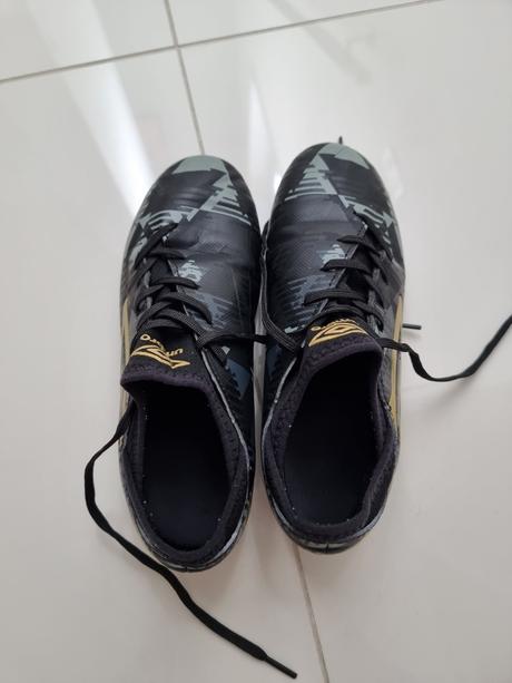 Predám kopačky umbro, 36