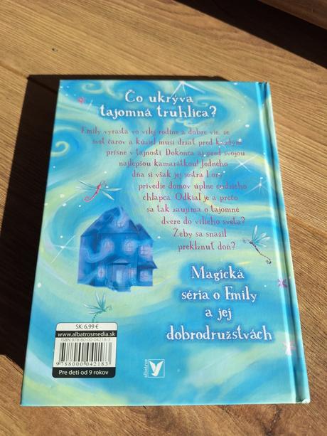 Emily pierková a tajomná truhlica, 
