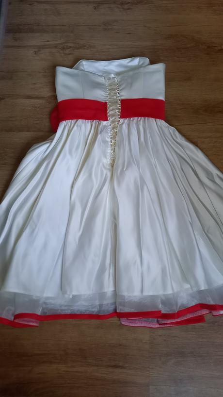 Spoločenské šaty, 38