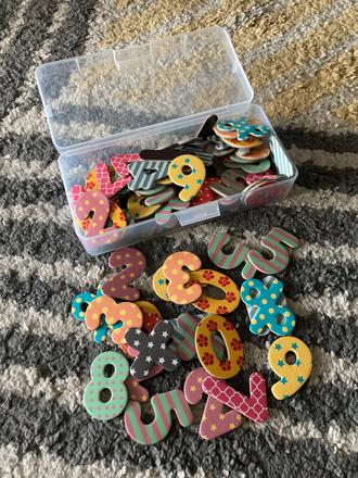 Farebné magnetky čísla 80ks, 