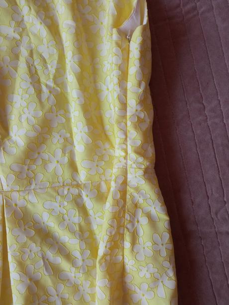 Letné kvetované žiarivé šaty, f&f,m