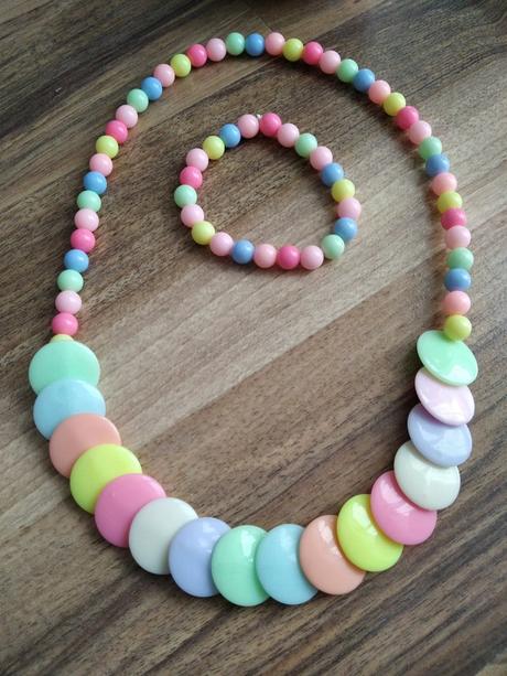 Náhrdelník a náramok, 