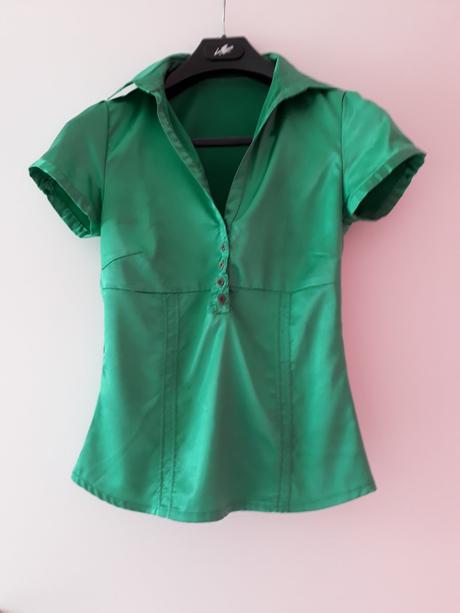 Zaujímavá sýtozelená blúzka, s